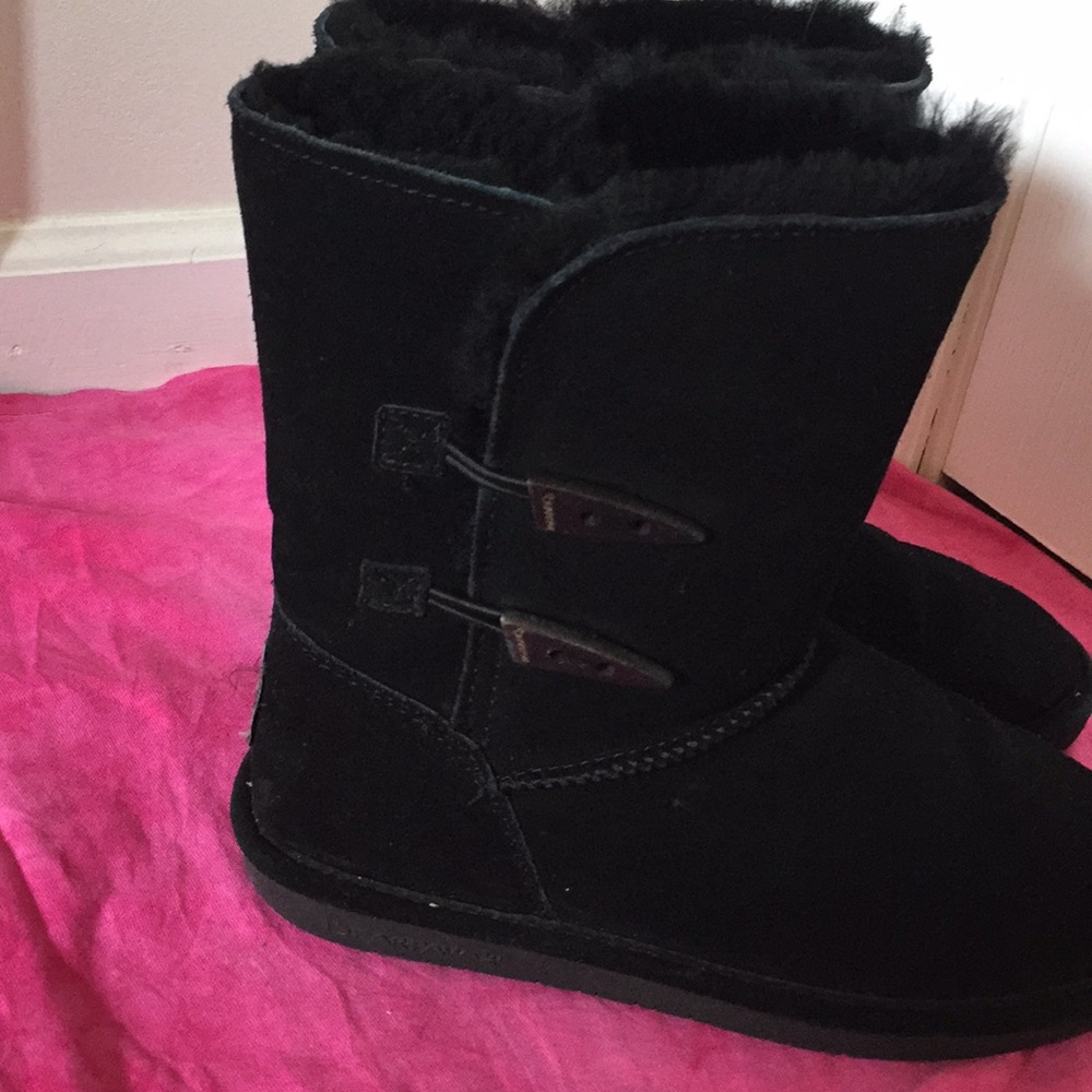 fuzzy black boots